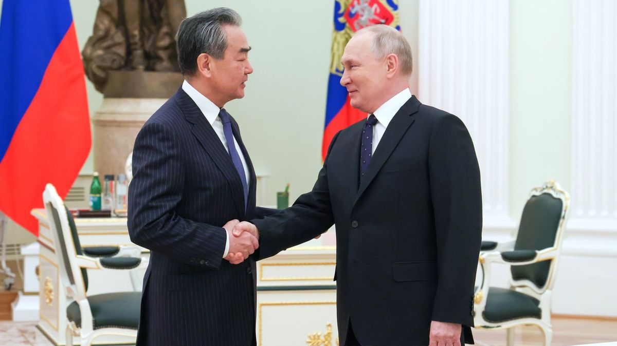 Čína je připravena prohloubit partnerství s Ruskem, řekl šéf čínské diplomacie
